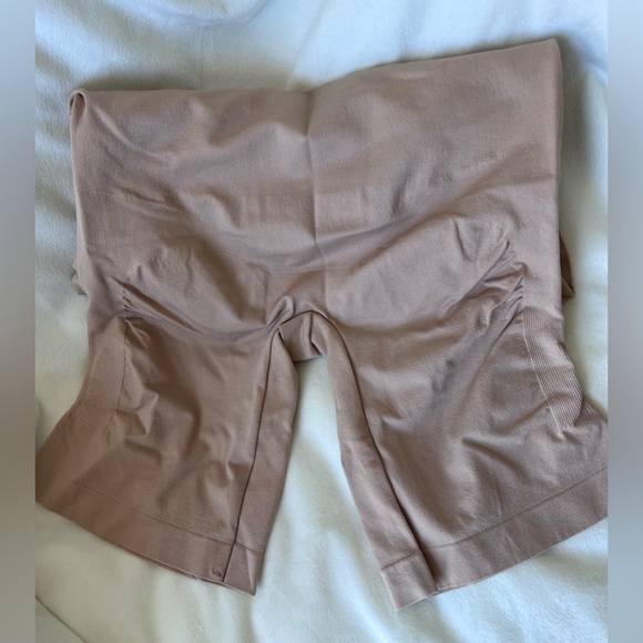 New! Shaping Open-Bust Bodysuit AVON Studio 1886 - Picture 6 of 11